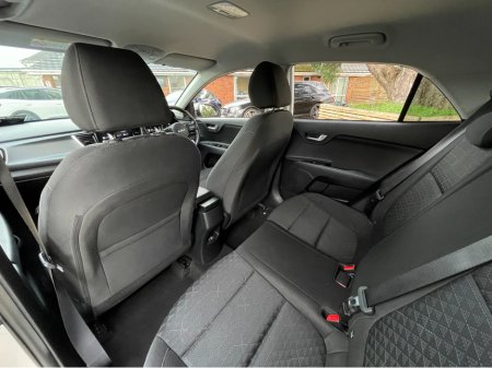 2022 Kia Rio - thumbnail 24