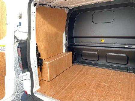 2025 Ford Transit Custom Crewcab SWB PHEV 232BHP Auto thumbnail