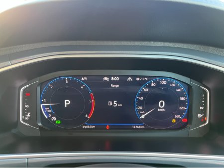 2023 Volkswagen T-Roc AUTOMATIC 2.0 DIESEL //MASSIVE SPEC//FULL LEATHER HEATED SEATS//PANORAMIC GLASS ROOF//LOW MILES// €31,950 thumbnail