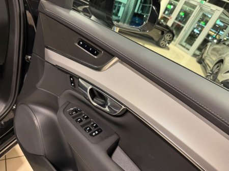 2025 Volvo XC90 - thumbnail 33