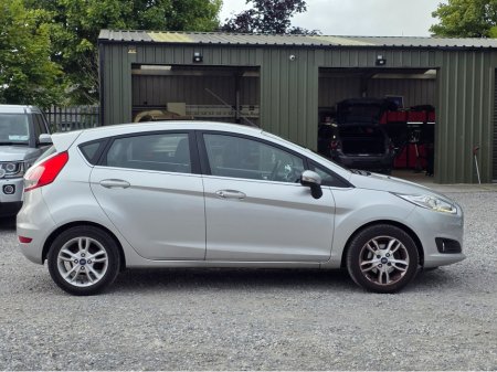 2016 Ford Fiesta - thumbnail 9