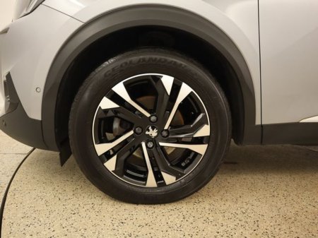 2021 Peugeot 2008 - thumbnail 19