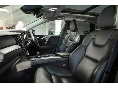 2022 Volvo XC60 T6 CORE BRIGHT SUNROOF 350BHP AWD €42,899 thumbnail