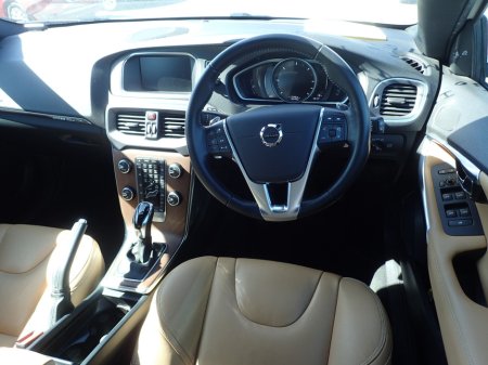 2018 Volvo V40 2.0 D4 CROSS COUNTRY SE LUXURY DIESEL 190 BHP AUTOMATIC // FULL LEATHER ELECTRIC SEATS // REVERSING CAMERA // CRUISE CONTROL // LANE ASSIST // FULL HARMAN KARDON SURROUND SOUND SYSTEM // TOP SPEC €17,950 thumbnail