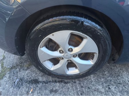 2016 Kia Carens - view 4