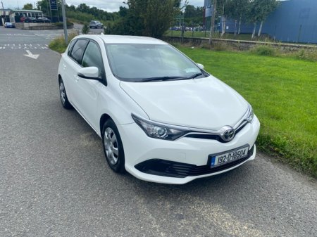 2019 Toyota Auris 1.4 D-4D TERRA 4DR €11,950 thumbnail