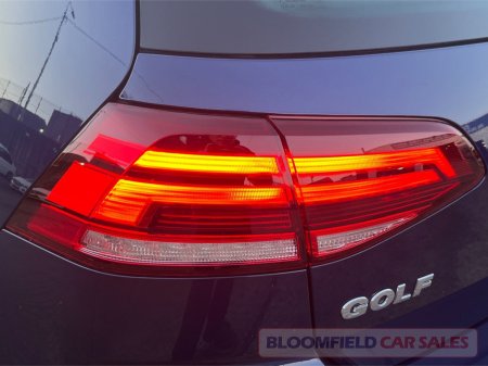 2017 Volkswagen Golf HIGHLINE , AUTO // LOW MILEAGE €17,950 thumbnail