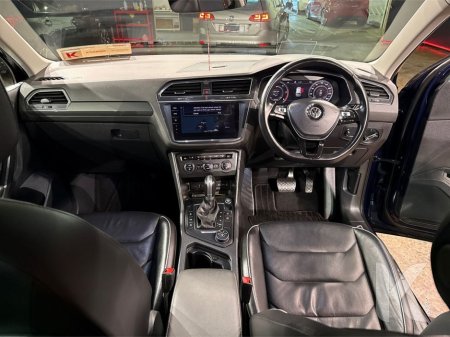 2018 Volkswagen Tiguan 2.0 TDI HIGH LINE 4WD - FULL BLACK LEATHER HEATED SEATS FRONT AND BACK - DIAMOND CUT FACTORY ALLOY WHEELS - CRUISE CONTROL - REVERSE CAMERA €29,950 thumbnail