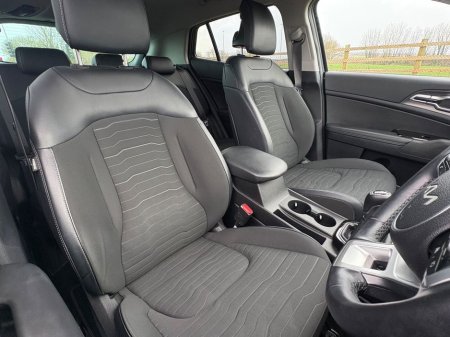 2023 Kia Sportage - thumbnail 9