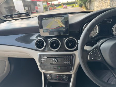 2016 Mercedes-Benz CLA Class 180 4DR D STYLE €18,950 thumbnail