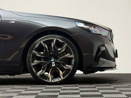 2025 BMW 5 Series - thumbnail 9