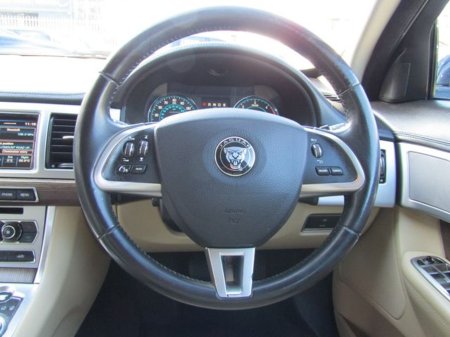 2014 Jaguar XF - thumbnail 9