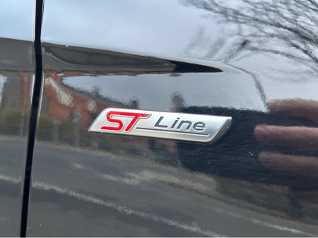 2017 Ford Focus - thumbnail 10