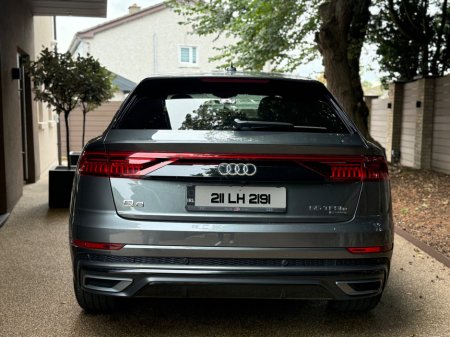 2021 Audi Q8 3.0TFSI e 55 S Line €69,900 thumbnail