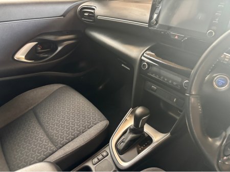 2023 Toyota Yaris Cross xLUNA 4DR AUTO €114,279 thumbnail