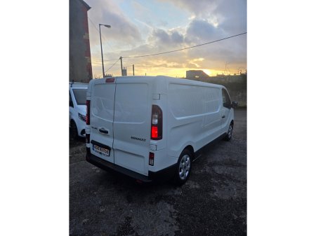 2023 Renault Trafic - view 4