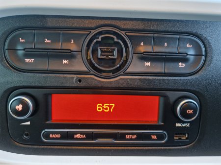 2018 Renault Twingo DYNAMIQUE 900cc PETROL AUTOMATIC 5DR thumbnail