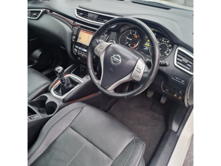2015 Nissan Qashqai 1.5 DSL XE €10,950 thumbnail
