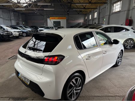 2023 Peugeot 208 - thumbnail 2