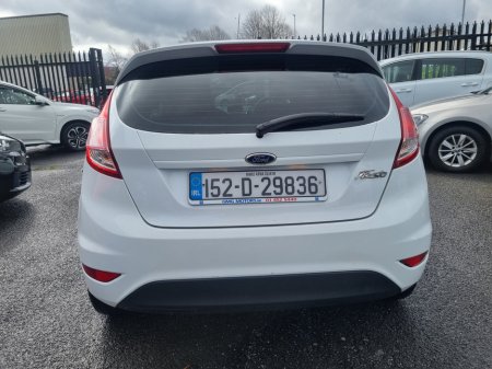 2015 Ford Fiesta - thumbnail 15