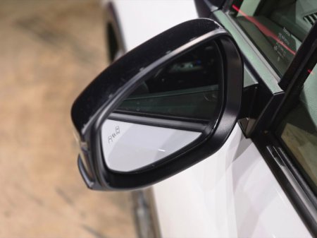 2023 Toyota Prius - thumbnail 13