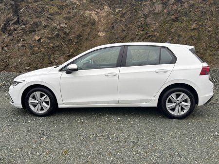 2023 Volkswagen Golf 1.0 eTSI 110HP Life DSG MHEV €25,950 thumbnail