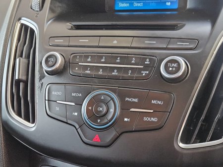 2016 Ford Focus - thumbnail 12