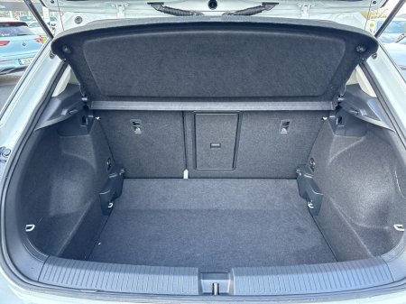 2024 Volkswagen T-Roc T-ROC EDITION 75 1.0TSI M6F 116HP €29,975 thumbnail