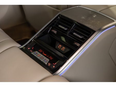 2020 BMW 8 Series 840d xDrive €57,950 thumbnail