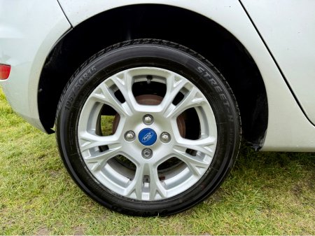 2013 Ford Fiesta ZETEC 1.5 75PS M5 4DR MCA €4,250 thumbnail