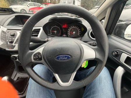 2012 Ford Fiesta - thumbnail 10