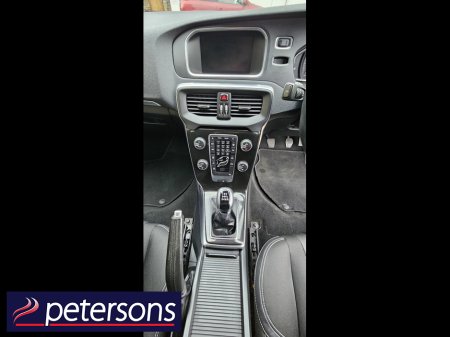 2017 Volvo V40 2.0 D2 MOMENTUM NAV + 120BHP 5DR €12,950 thumbnail