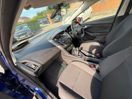 2017 Ford Focus - thumbnail 17