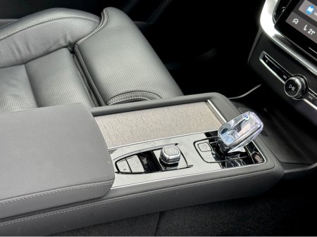 2025 Volvo XC90 - thumbnail 18
