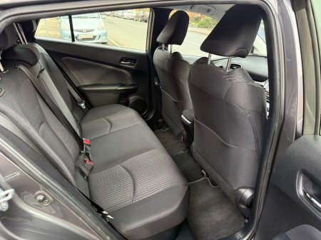 2018 Toyota Prius - thumbnail 16