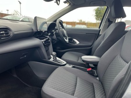 2025 Toyota Yaris Cross - thumbnail 6