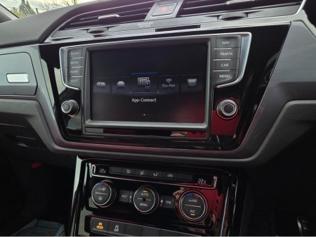 2017 Volkswagen Touran 1.4 R LINE EDITION LEATHER 7 SEATER CARPLAY ANDROID AUTO LARGE TOUCH SCREEN - SPECIALISING IN IMPORTS OF GERMAN AUTOMATIC HI SPEC €19,950 thumbnail