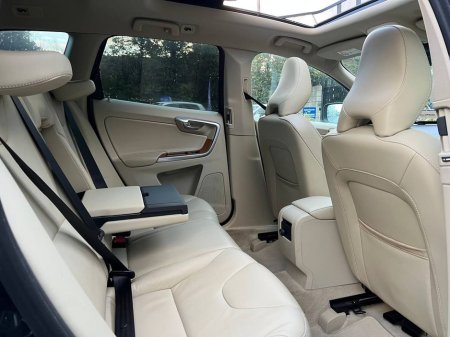 2017 Volvo XC60 CLASSIC 2.0D // SERVICE HISTORY // OPENING PANORAMIC SUNROOF // BLIND SPOT MONITOR €25,950 thumbnail