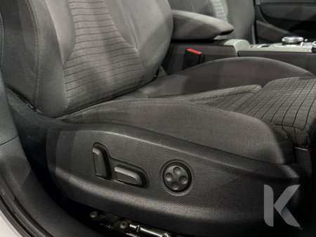 2017 Audi A3 E-TRON 1.4L TFSI HYBRID AUTOMATIC - ELECTRIC SEATS - CRUISE CONTROL - REVERSE CAMERA - PARKING SENSORS €18,950 thumbnail