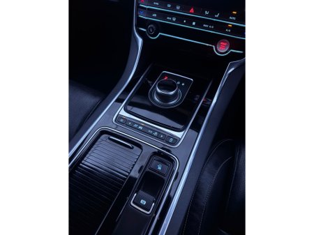 2017 Jaguar XF - thumbnail 19