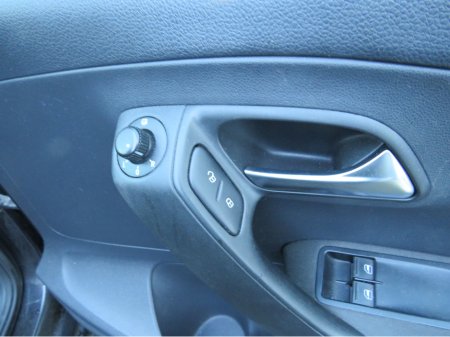 2013 Volkswagen Polo TRENDLINE 1.2 MANUAL 5DR BLACK NCTD  27 €5,999 thumbnail