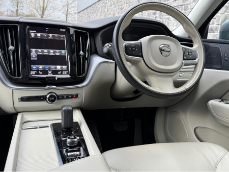 2021 Volvo XC60 2.0D MOMENTUM 5DR AUTO €38,950 thumbnail