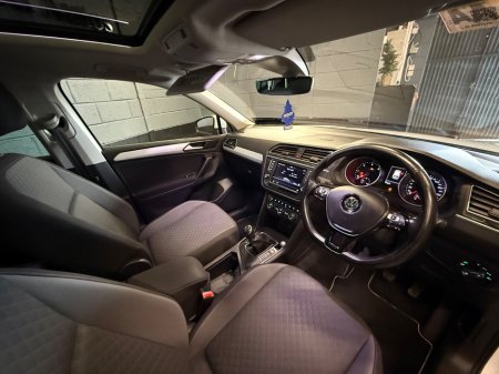 2017 Volkswagen Tiguan - thumbnail 8