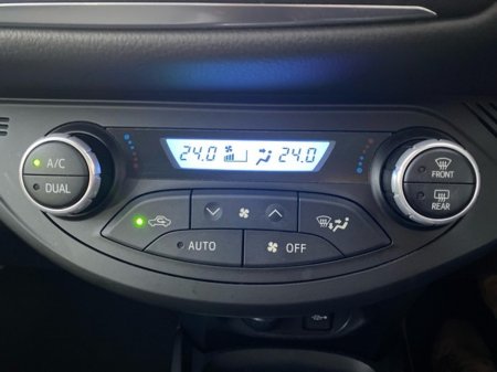 2020 Toyota Yaris - thumbnail 11