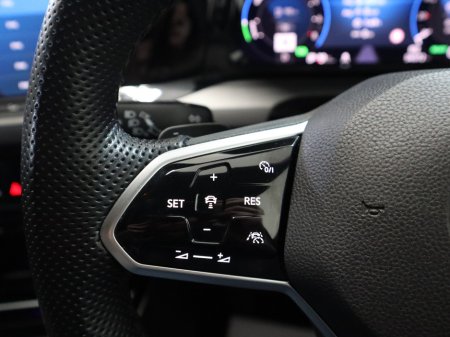 2023 Volkswagen Golf *26* GTE S-A DSG €29,995 thumbnail