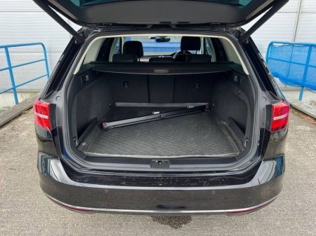 2018 Volkswagen Passat VARIANT HIGHLINE 2.0 TDI * HUGE SPEC * // LEATHER INTERIOR // 360 PARKING CAMERA // APPLE CARPLAY/ANDROID AUTO €22,950 thumbnail