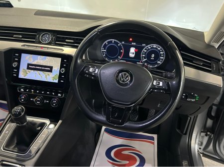 2018 Volkswagen Passat HIGHLINE R Line 1.6 TDI MANUAL 6SPEED FWD 120HP 4DR €18,950 thumbnail