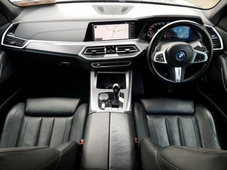 2022 BMW X5 xDrive45e xLine €63,995 thumbnail