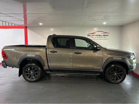 2022 Toyota Hilux INVINCIBLE X D-4D 4WD INVINCIBLE DCB €42,500 thumbnail