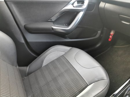 2019 Peugeot 2008 - thumbnail 15